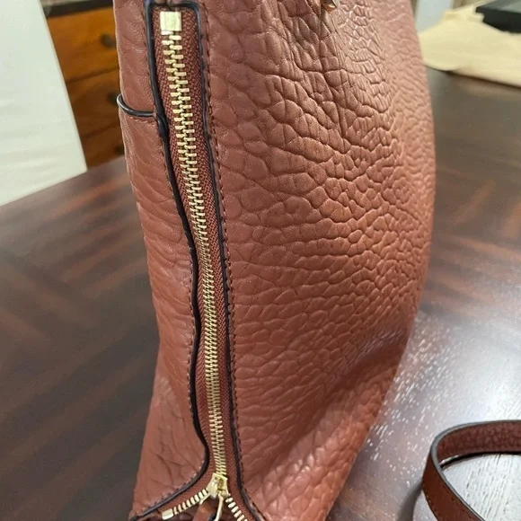 Vince Camuto women’s soft genuine leather Tot-bag cross body. Pine cone color - Picture 5 of 10